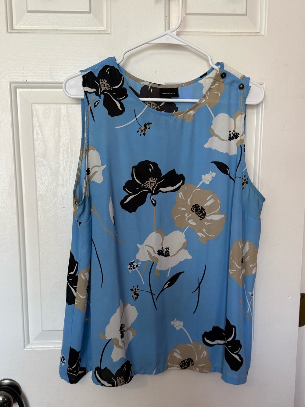 Who What Wear Blue Floral Sleeveless Shell